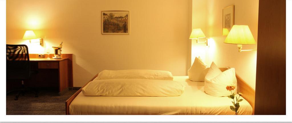 Hotel "Die Kupferpfanne" 多瑙斯陶夫 外观 照片